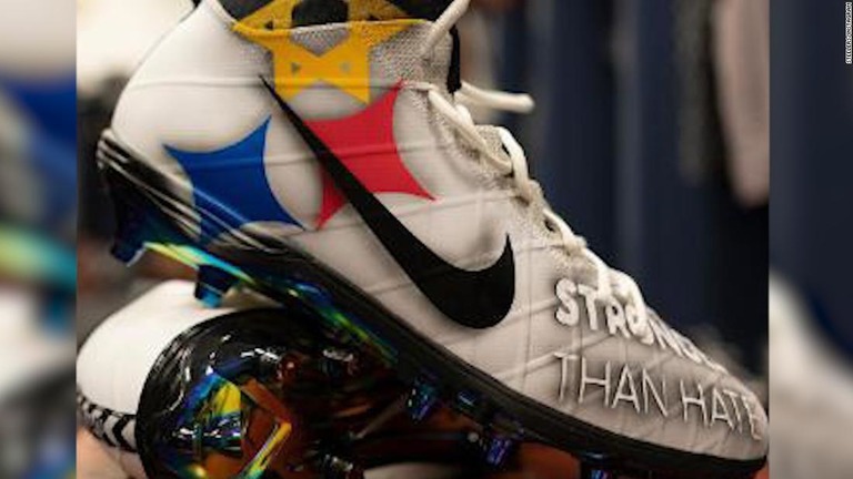 スティーラーズがチームロゴの一部を「ダビデの星」に変えて死者を悼んだ/Steelers/Instagram