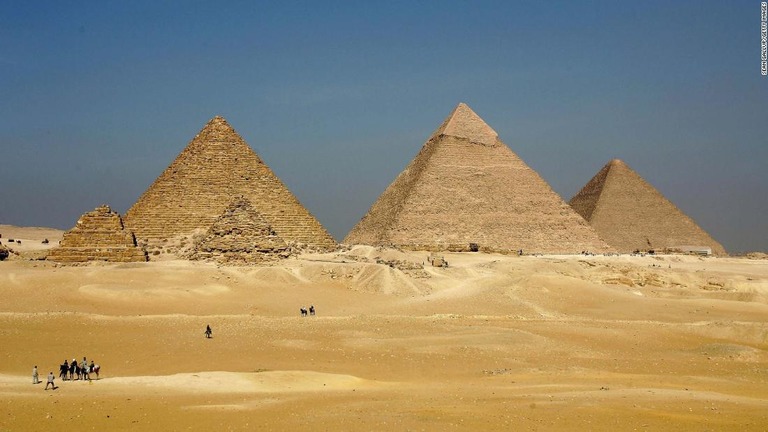 ピラミッド建造の謎を解く手がかりとなる傾斜路の遺構が発見された/Sean Gallup/Getty Images