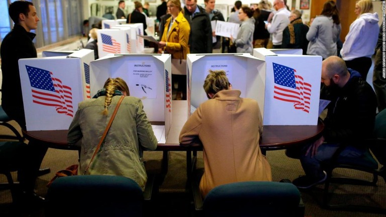 現地時間６日に米中間選挙の投開票が行われる/Joshua Lott/Getty Images North America/Getty Images