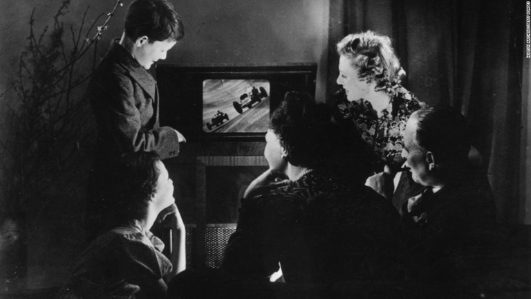 英国では今も白黒テレビを視聴？/Hulton Archive/Getty Images