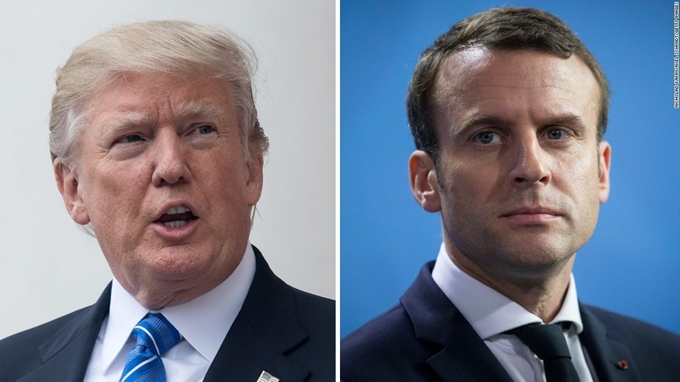トランプ米大統領（左）がフランス到着直後にマクロン仏大統領の批判を展開/Nicholad Kamm/Axel Schmidt/Getty Images