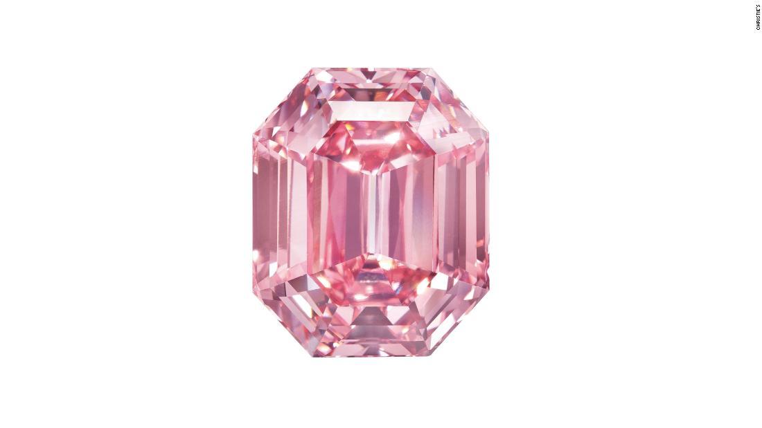 Cnn Co Jp まれに見る大粒のピンクダイヤ ５７億円で落札 カラット単価で過去最高