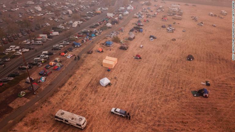 １６日に上空からテント村を撮影した様子/Ricky Carioti/The Washington Pos/Getty Images