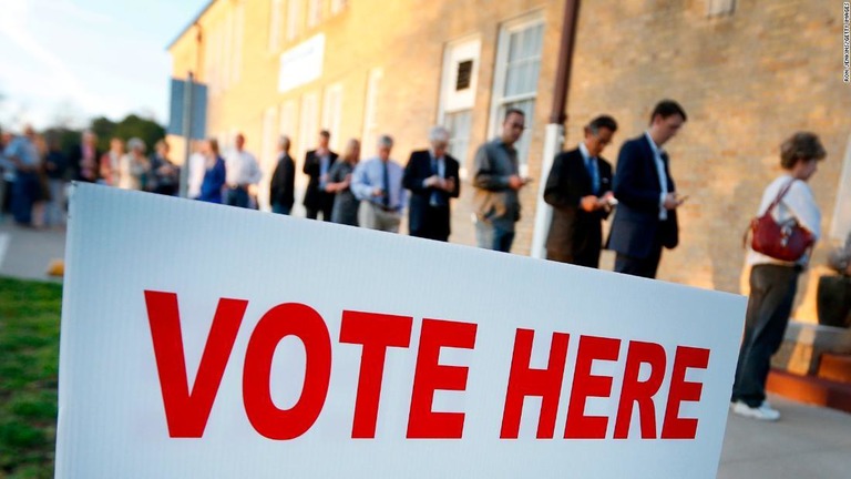 中間選挙の投票率は４９．３％と１００年超ぶりの高水準だった/Ron Jenkins/Getty Images