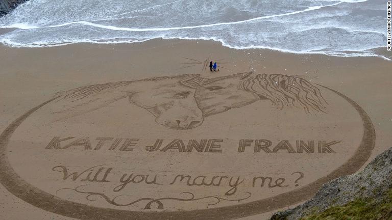 砂浜のアートで結婚のプロポーズに一役買うことも/Courtesy Marc Treanor
