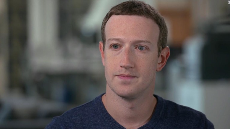 インタビューに答えるフェイスブックのザッカーバーグＣＥＯ/CNN