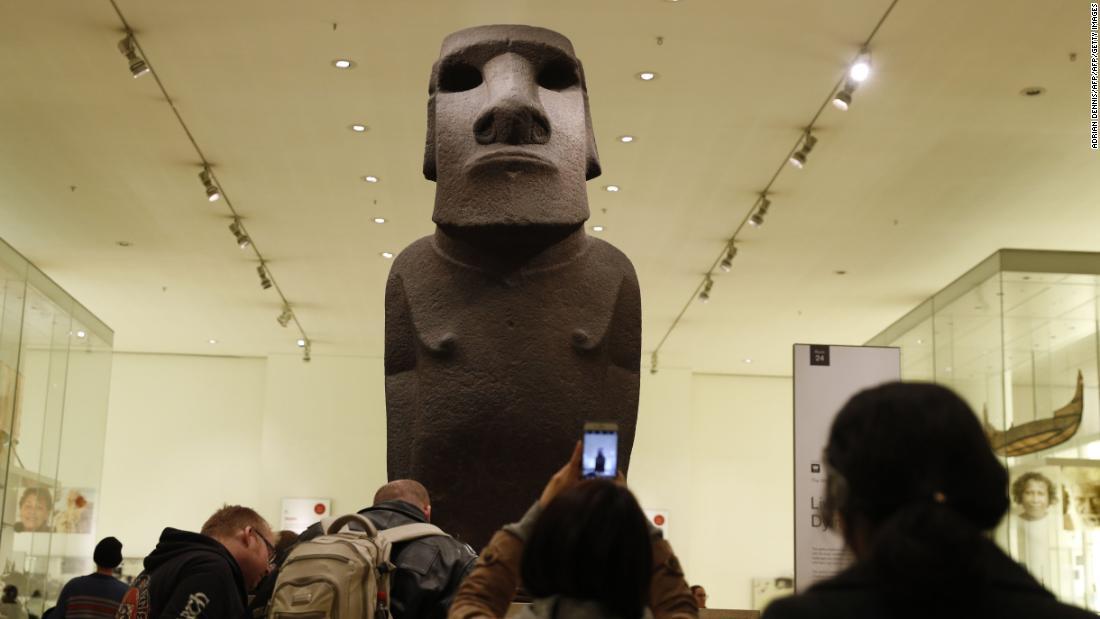 大英博物館に展示されている高さ約２．４メートルのモアイ像