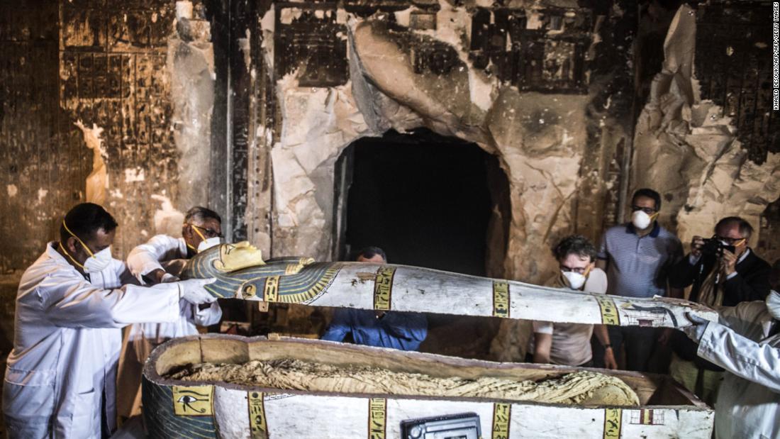 CNN.co.jp 3000年前の石棺から女性のミイラ、エジプト