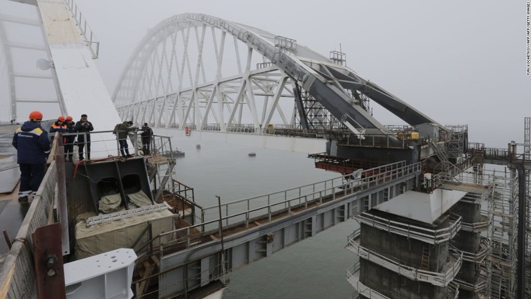 クリミア半島に近いケルチ海峡の様子/YURI KOCHETKOV/AFP/AFP/Getty Images