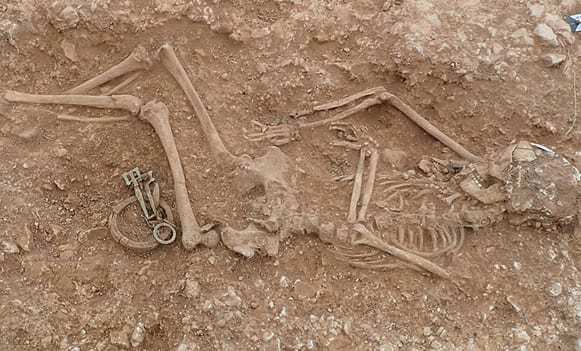 イングランド中東部リンカンシャーにある丘陵地で古代の墓が２０カ所見つかった/ Credit: University of Sheffield