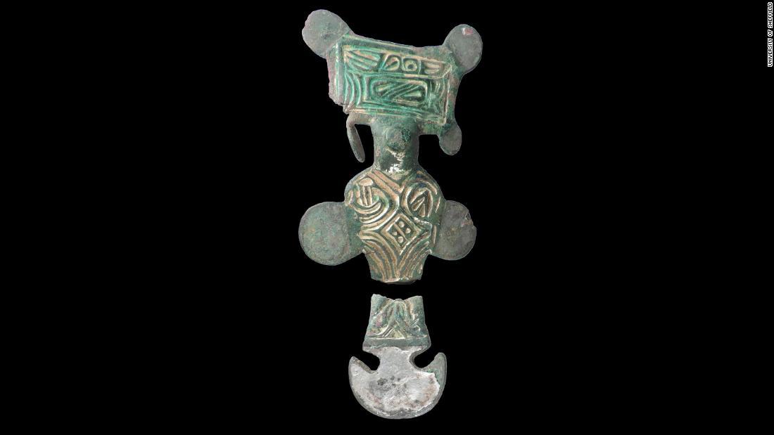 精巧な装飾を施したブローチなど、５～６世紀にさかのぼる宝飾品が大量に出土した