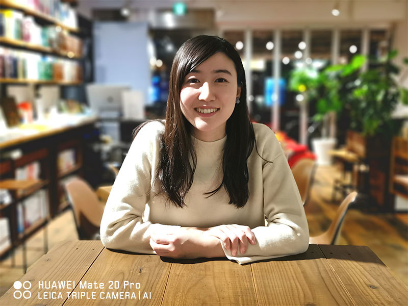 背景をぼかしたポートレート撮影も楽しめる。美肌に撮れる「ビューティモード」のレベルは5(最大10)で撮影したもの