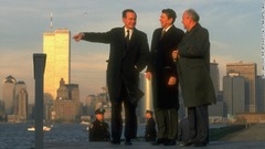 訪米したゴルバチョフ氏、レーガン氏ともにニューヨークの風景を眺める＝１９８８年