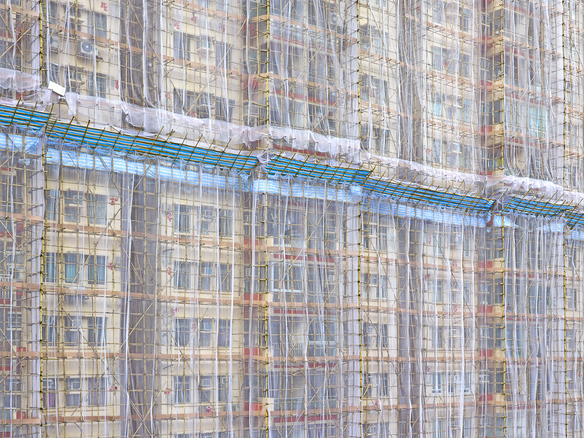 竹で組まれた足場も香港ではよく目にする/Peter Steinhauer 