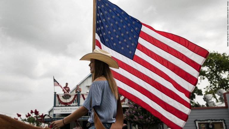 「真の米国人」であるために必要な条件として、９割が「全ての人を平等に扱うこと」を重視していることがわかった/Tamir Kalifa/Getty Images North America/Getty Images