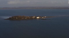 デンマーク、「不要な」難民の隔離を計画　無人島の施設に