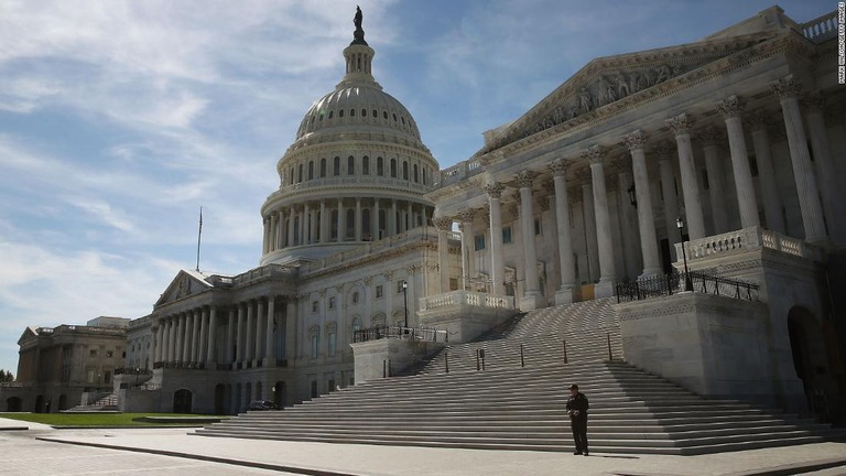 与野党元議員４４人が連名で論説を発表し、上院議員は民主主義の守護者であるべきと呼び掛けた/Mark Wilson/Getty Images