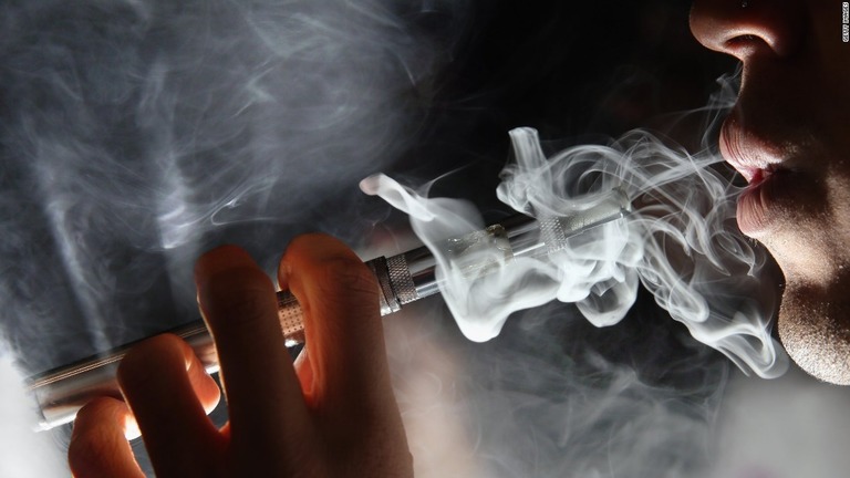 米当局がＥＤ治療薬の成分を含む電子たばこ用リキッドを使用しないよう消費者に勧告/Getty Images