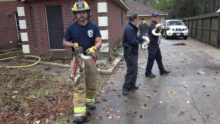署長は「消防士として、我々はどんな相手でも助けるために全力を尽くす」と強調した/Caney Creek Fire & Rescue/Facebook 
