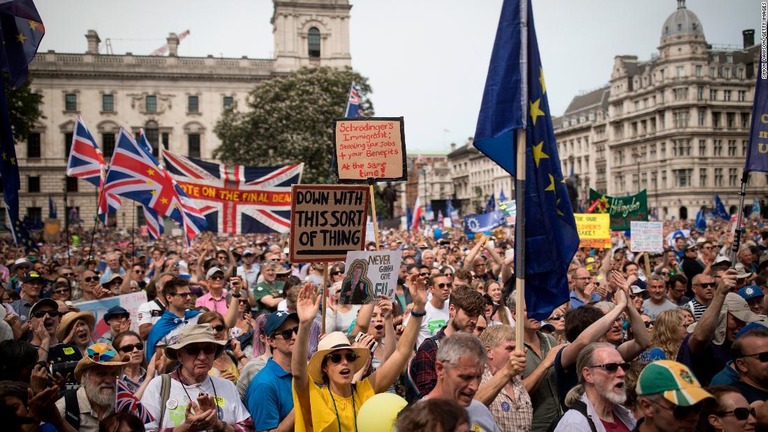 英国のＥＵ離脱をめぐり、２度目の国民投票の可能性が浮上している/Simon Dawson/Getty Images