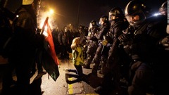年４００時間の残業認める「奴隷法」に抗議、デモが暴徒化　ハンガリー