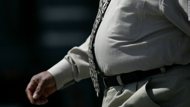 米国人のＢＭＩ（体格指数）の平均がほぼ肥満の域に達しているとの研究結果が出た/Justin Sullivan/Getty Images