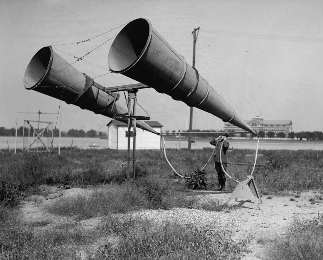 米ボーリング空軍基地で使われていた聴音機＝１９２１年/Buyenlarge/Archive Photos/Getty Images