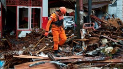 インドネシア津波の死者２２２人に　警報なし、民家やリゾート直撃