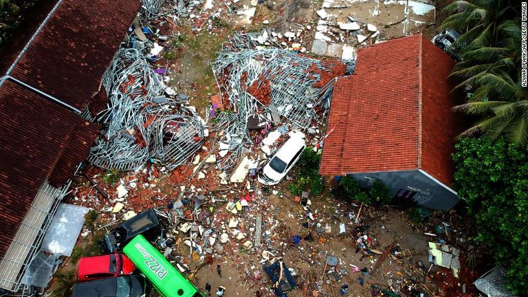 被災した地域を上空からとらえた画像＝２３日、インドネシア・カリタ/Azwar Ipank/AFP/Getty Images
