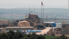 シリア軍、北部要衝に進軍と発表　クルド人勢力の要請受け　