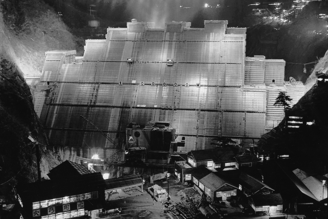 1945年の小河内ダムの建設現場/Okutama Town