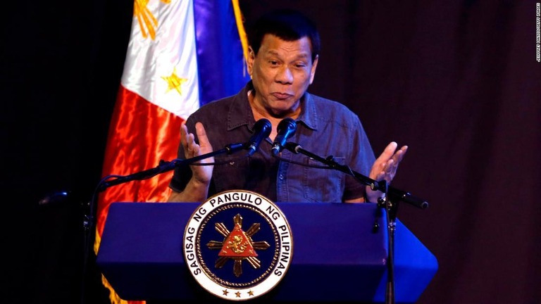 フィリピンのドゥテルテ大統領。高校時代にメイドに性的いたずらをしたとの告白を行ったと語った/Jeoffrey Maitem/Getty Images 