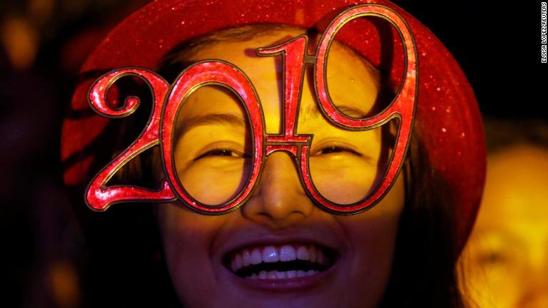 フィリピンで開催された新年を祝うイベントの参加者/Eloisa Lopez/Reuters