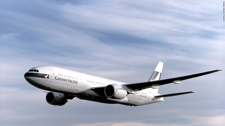 キャセイパシフィック航空が手違いで、一部路線のビジネスクラスやファーストクラスを大幅値引きの価格で販売した/Courtesu Cathay Pacific 