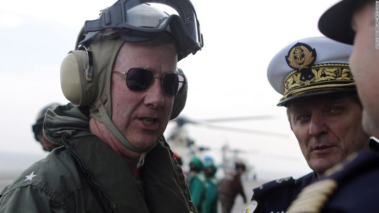 米国防総省のケビン・スウィーニー長官首席補佐官（左）が辞任を表明/PATRICK BAZ/AFP/AFP/Getty Images