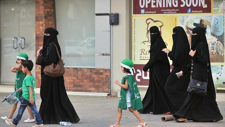 サウジアラビアで、離婚が成立した事実を妻側にテキストメッセージで通知する制度が始まった/FAYEZ NURELDINE/AFP/AFP/Getty Images