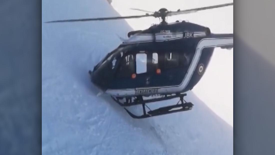 Cnn Co Jp 雪山でヘリが超絶技巧 負傷者を救助 仏