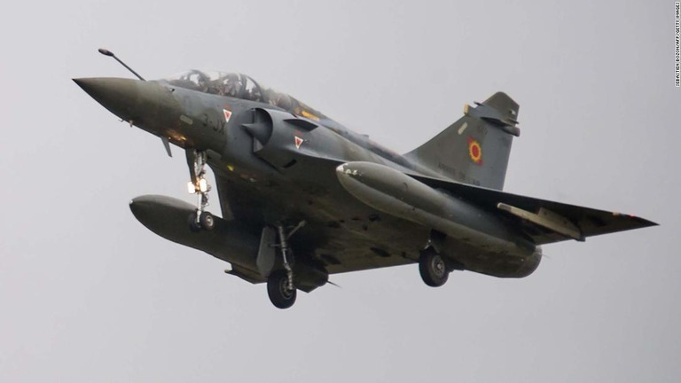 仏東部で空軍のミラージュ戦闘機が墜落し、乗組員２人が行方不明となっている/SEBASTIEN BOZON/AFP/Getty Images