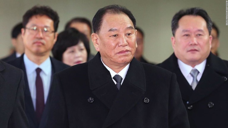 北朝鮮の対米交渉責任者、金英哲氏（中央）が１７日から米国を訪問する/KOREA POOL/AFP/Getty Images