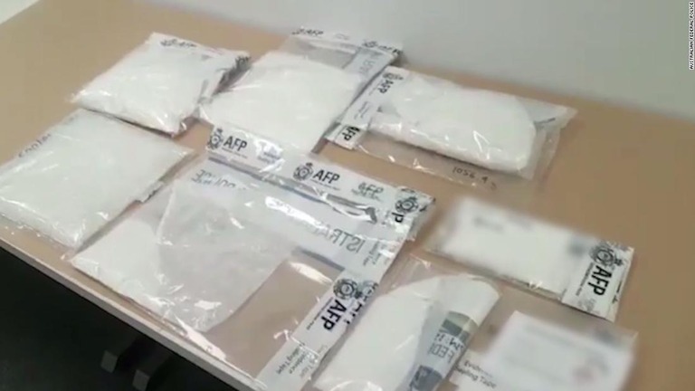 豪警察が薬物を密輸した容疑で国際線の乗務員ら８人を逮捕した/Australian Federal Police
