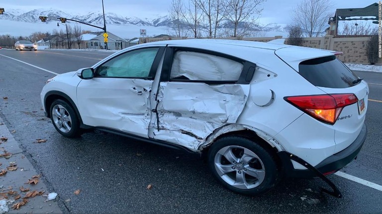 ネット映画の影響で目隠しして車を運転し、事故を起こす例も/Courtesy Layton City Police Department