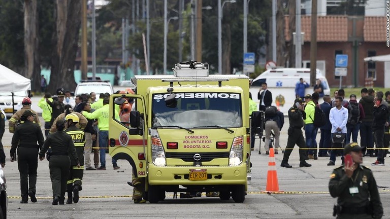 コロンビアの首都ボゴタにある警察学校付近で、自動車爆弾が爆発した/JUAN BARRETO/AFP/Getty Images