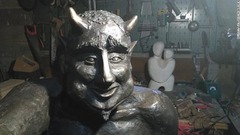 スペインの都市セゴビアで設置が予定されている悪魔の像
