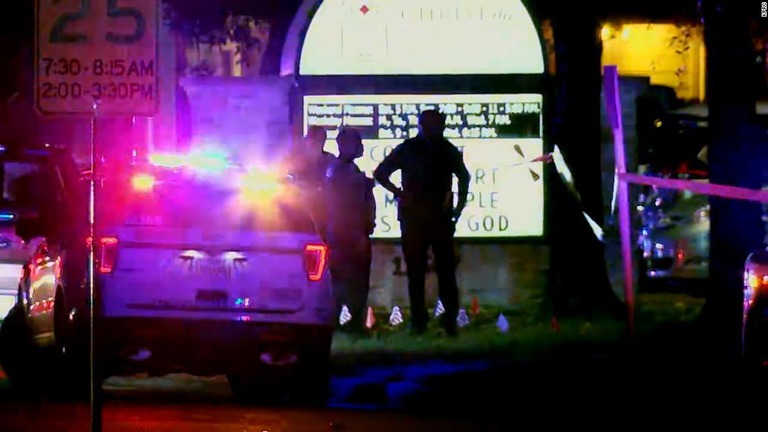 米テキサス州の教会の駐車場で銃撃があり、女性１人が死亡した/KPRC