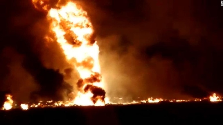 メキシコ中部イダルゴ州でガソリン輸送のパイプラインが爆発した＝１８日/ADN40