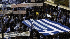 ギリシャ首都でデモ、警官隊と衝突　マケドニアとの国名変更合意に抗議