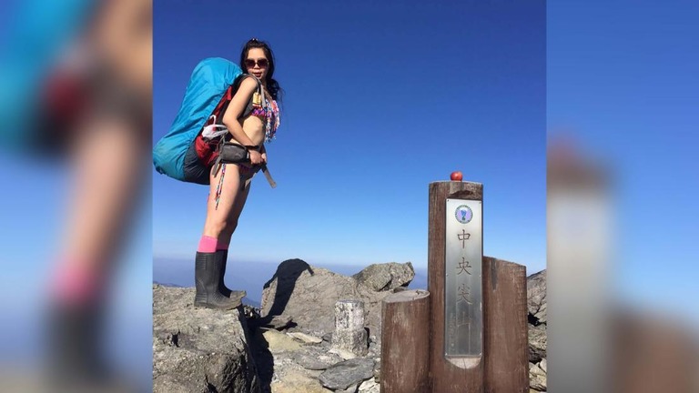 ビキニ姿で山に登る画像の投稿で知られる台湾の女性が、山中で死亡した/facebook