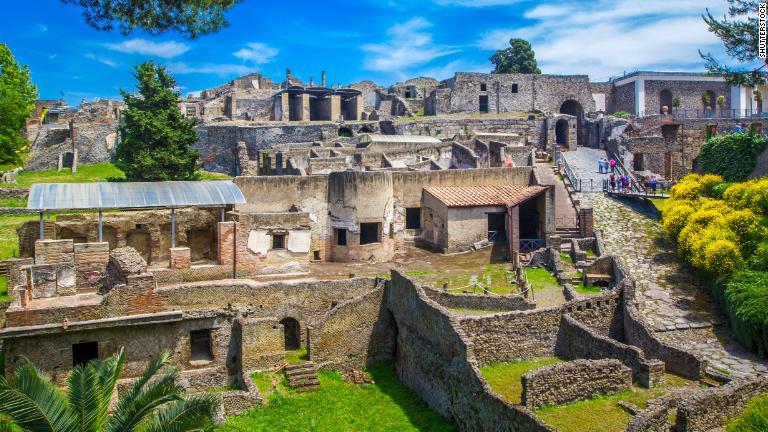 イタリアの古代都市ポンペイ。混雑必至の人気スポットだが、訪れる価値については疑う余地なし/Shutterstock
