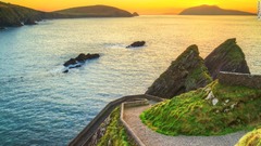アイルランド南西部のディングル半島は、登山やサーフィン好きにはまさに天国のような場所