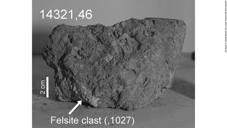 アポロ飛行士が月から持ち帰った岩石、最初期の地球で形成か/Dr. David A. Kring/Center for Lunar Science and Exploration
